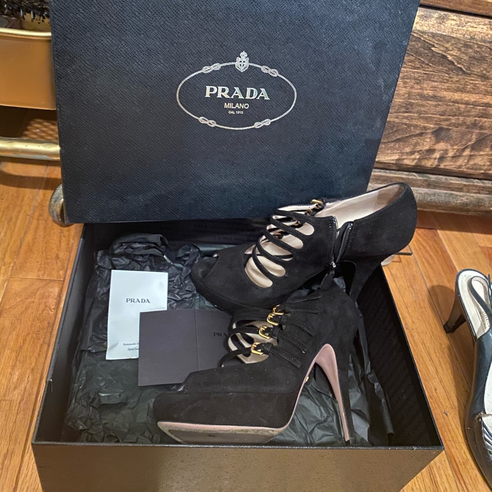 Prada Calzature Donna Camoscio Nero suede heels